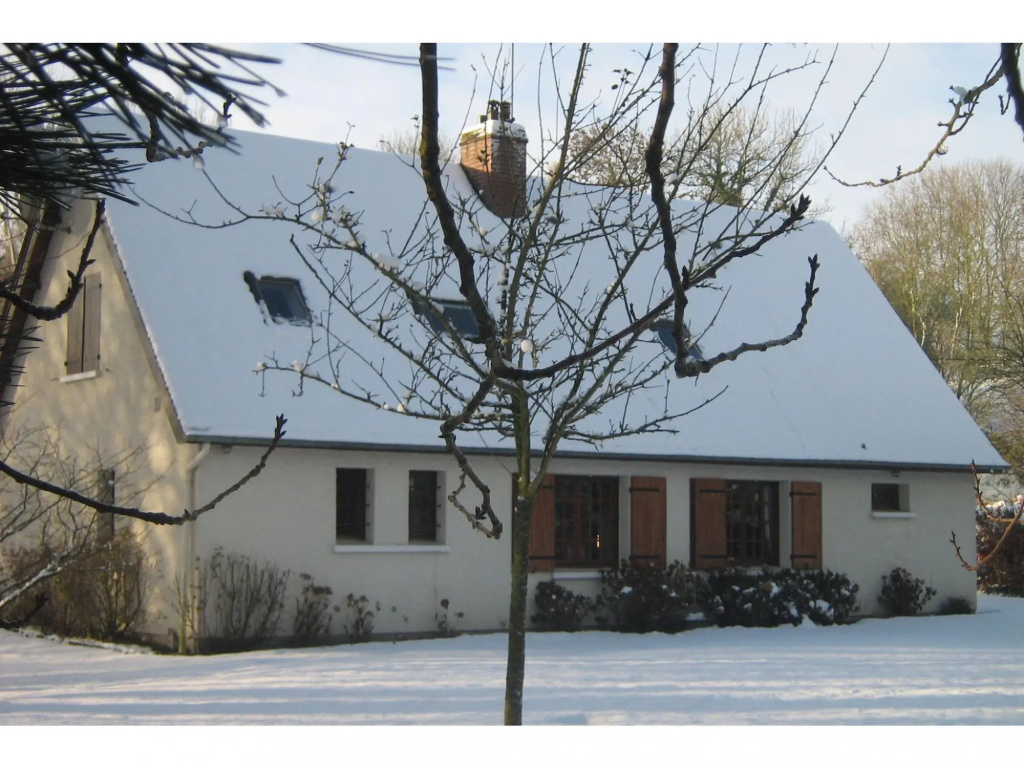 Serene Holiday Home in Saint Pierre le Vieux with Garden