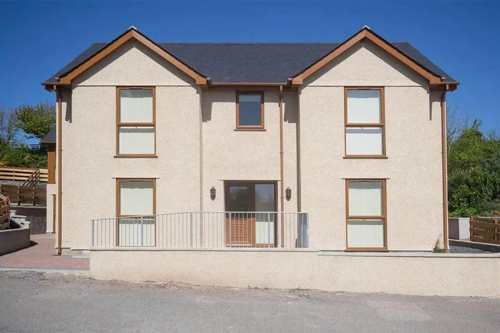 Hendy - First Floor Apartment