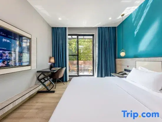 Standard Double room with view (full double bed)