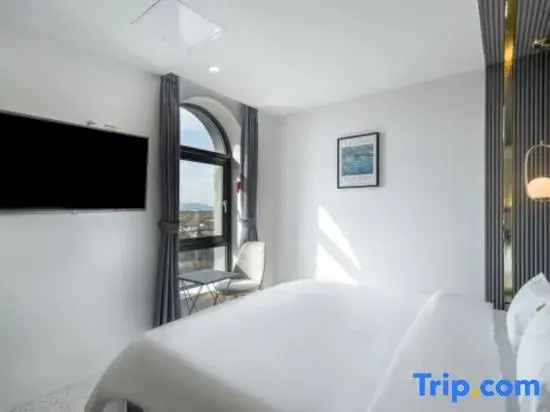 Standard Double room with river view (full double bed)
