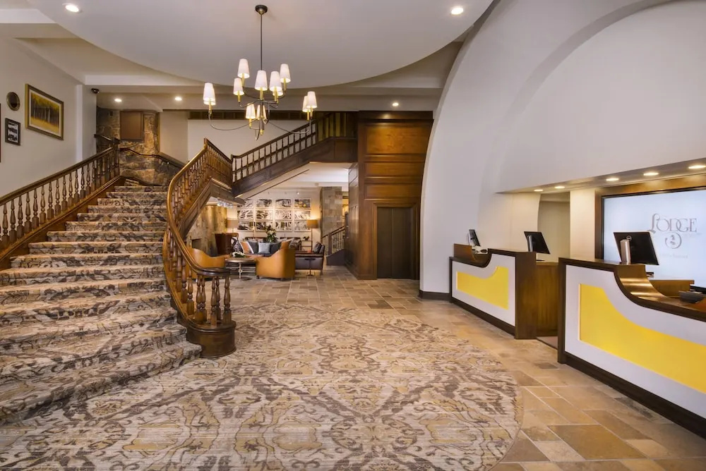 Relaxing 1 Bedroom Condo with Premium Amenities by RedAwning