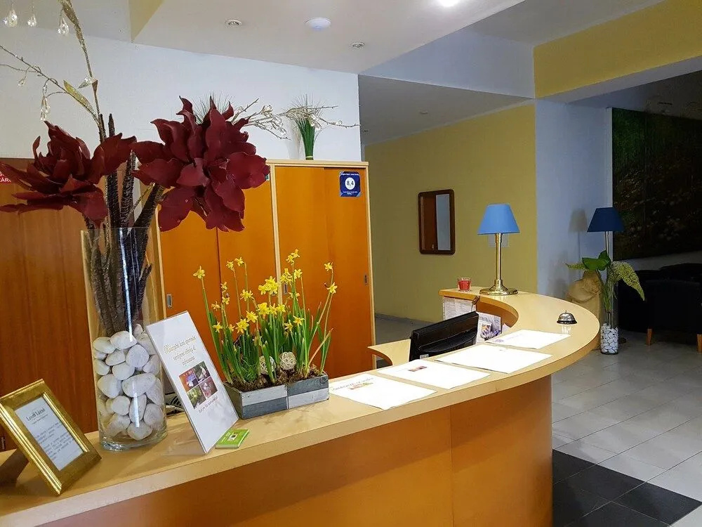 Lobby & Reception
