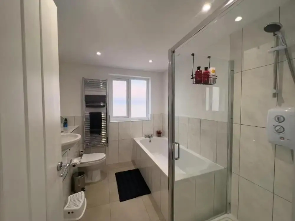 Apartmentsleeps8-wifi-famillyfriendly-citycentre - фото 6