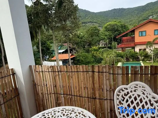 Happy House in Chaloklum