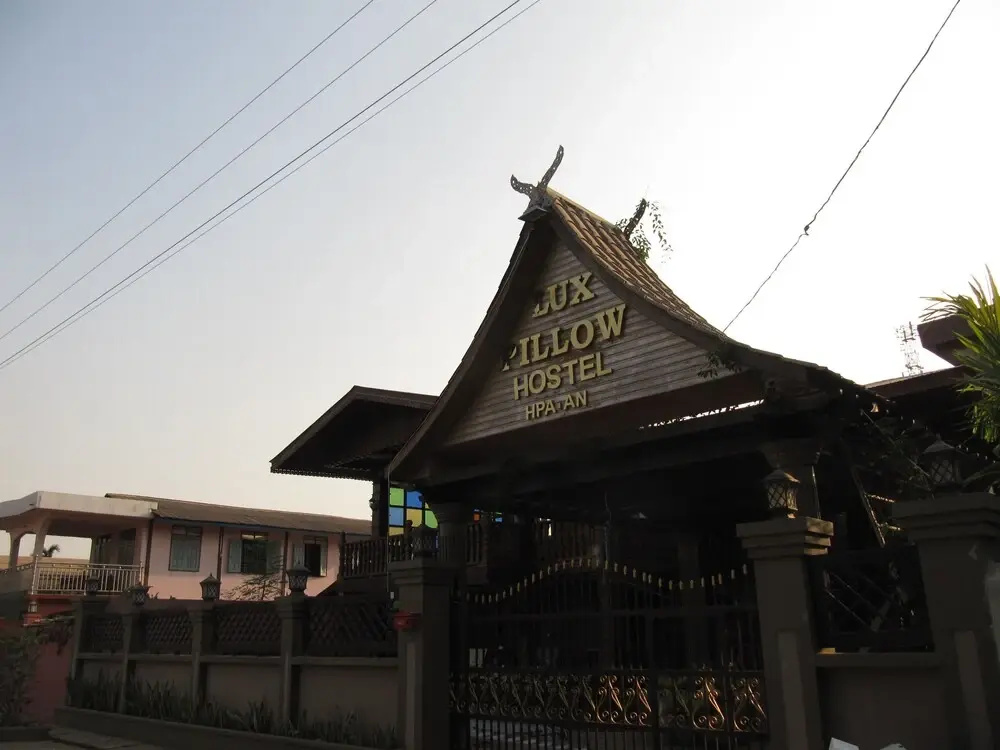 Lux Pillow Hostel Hpa An
