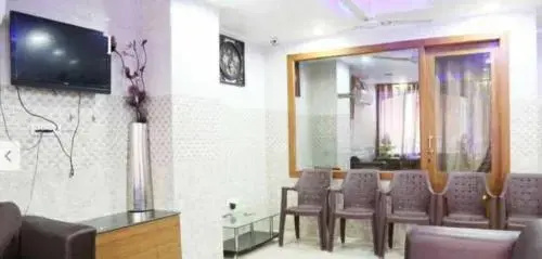 Oyo 701133 Hotel Jk Breeze