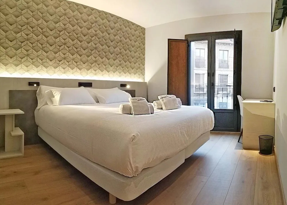 Superior Double room with balcony (full double bed)