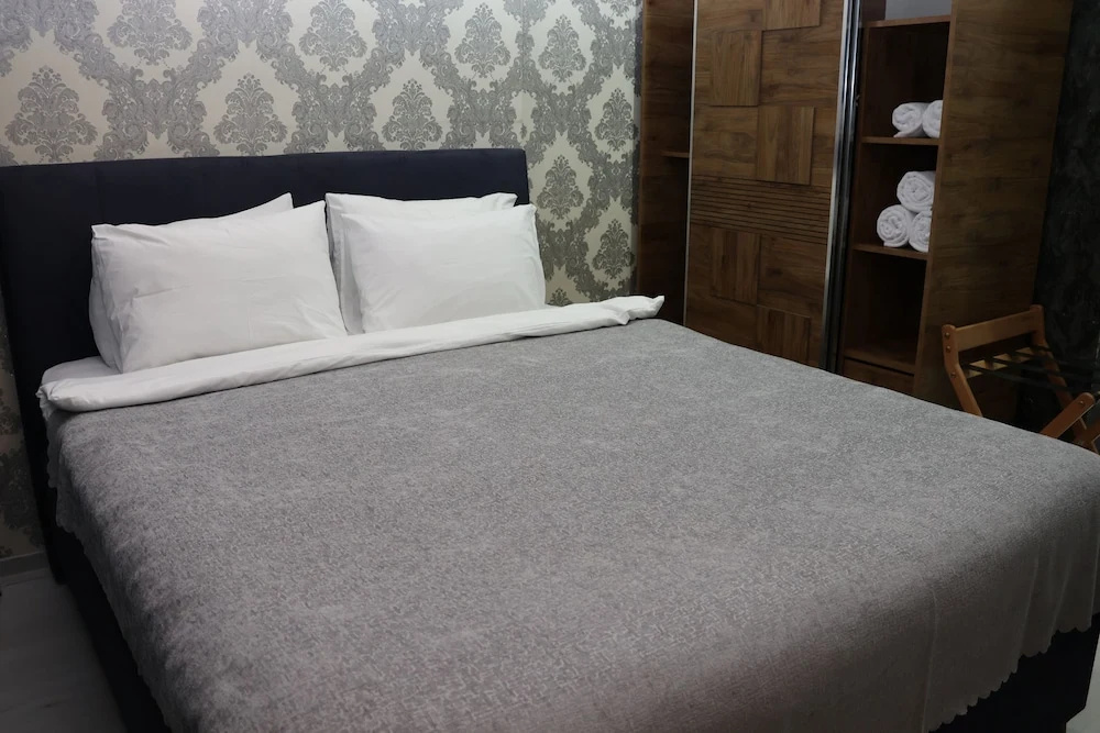 Dt Suites — 3