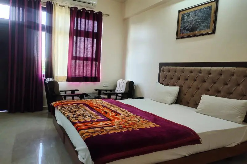 Deluxe Double room with balcony (full double bed)