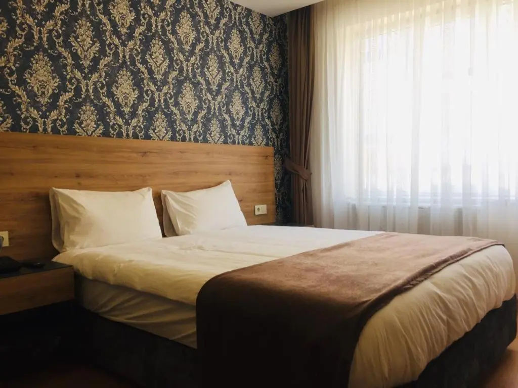 Deluxe Double room (full double bed)