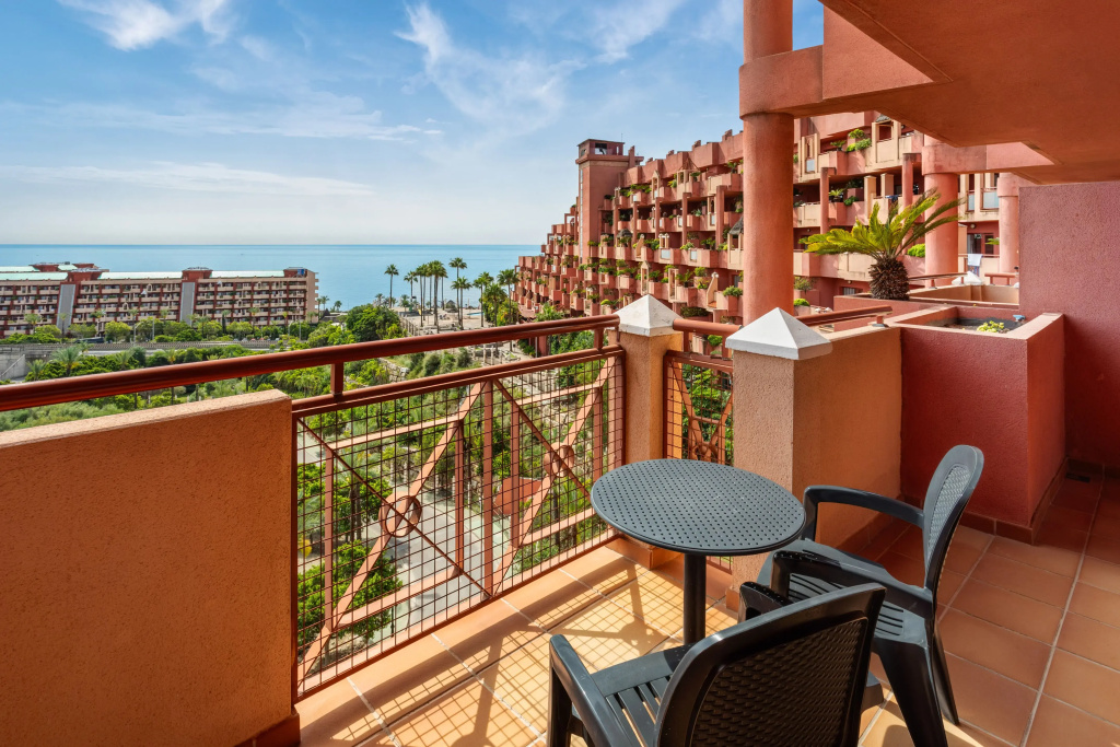 Double Junior Suite with partial sea view (twin beds)
