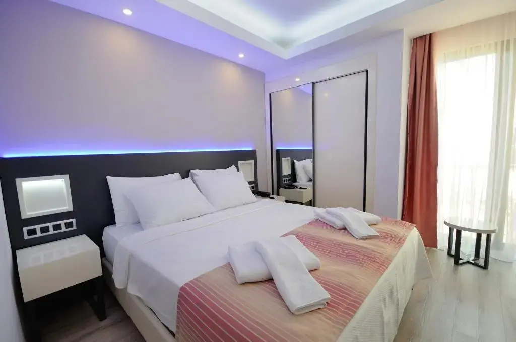 Standard Double room with land view (full double bed)