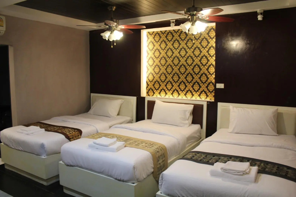 Standard Triple room