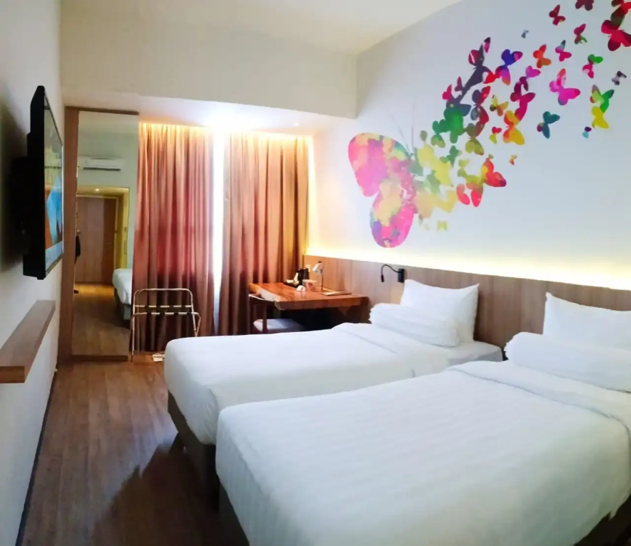 The Zuri Palembang Room Type - SUPERIOR, KING BED