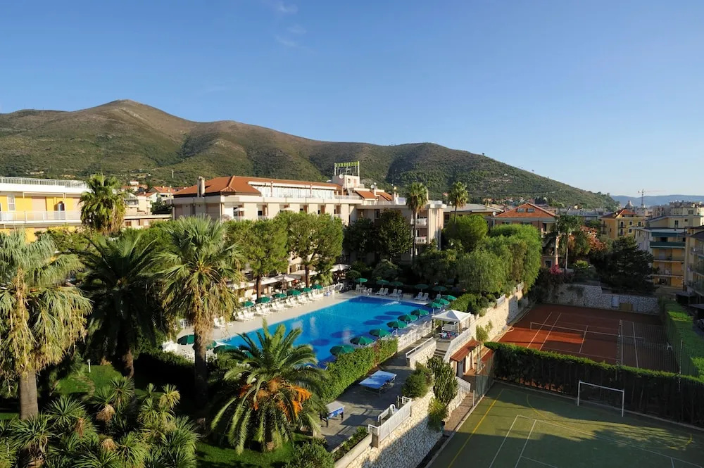 1 Bedroom Superior Apartment with balcony and with pool view