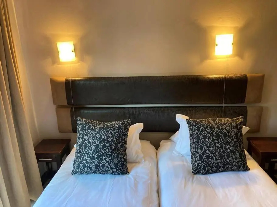 Modern Studio Apartment at Bains Lodge, close to N1, FREE WIFI, Aircon, SMART TV