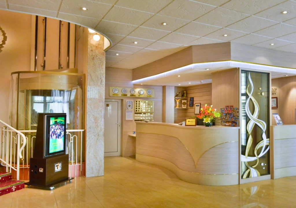 Lobby & Reception