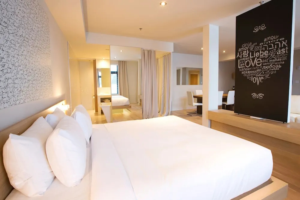 Executive Double Suite with balcony (full double bed)