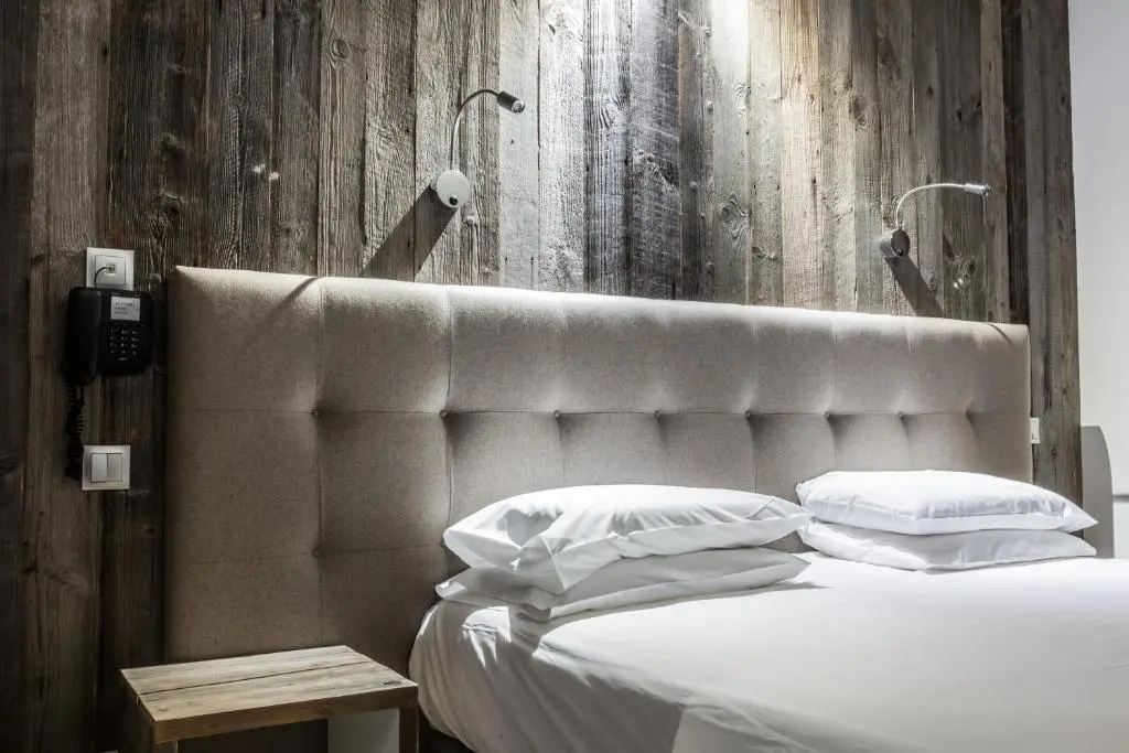 Double Suite (full double bed)