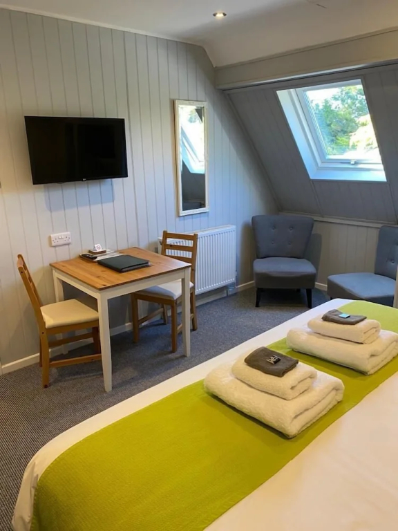 雙人經典工作室客房，配有雙人床