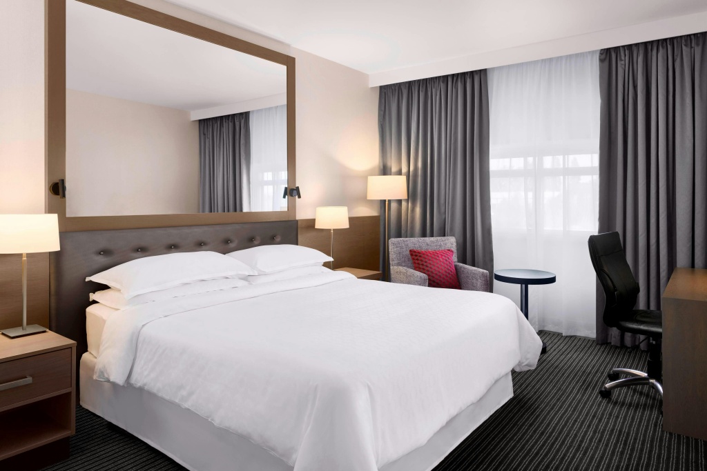 Sheraton Heathrow Hotel - Photo 4
