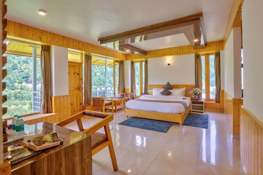 Luxury room with balcony and with mountain view