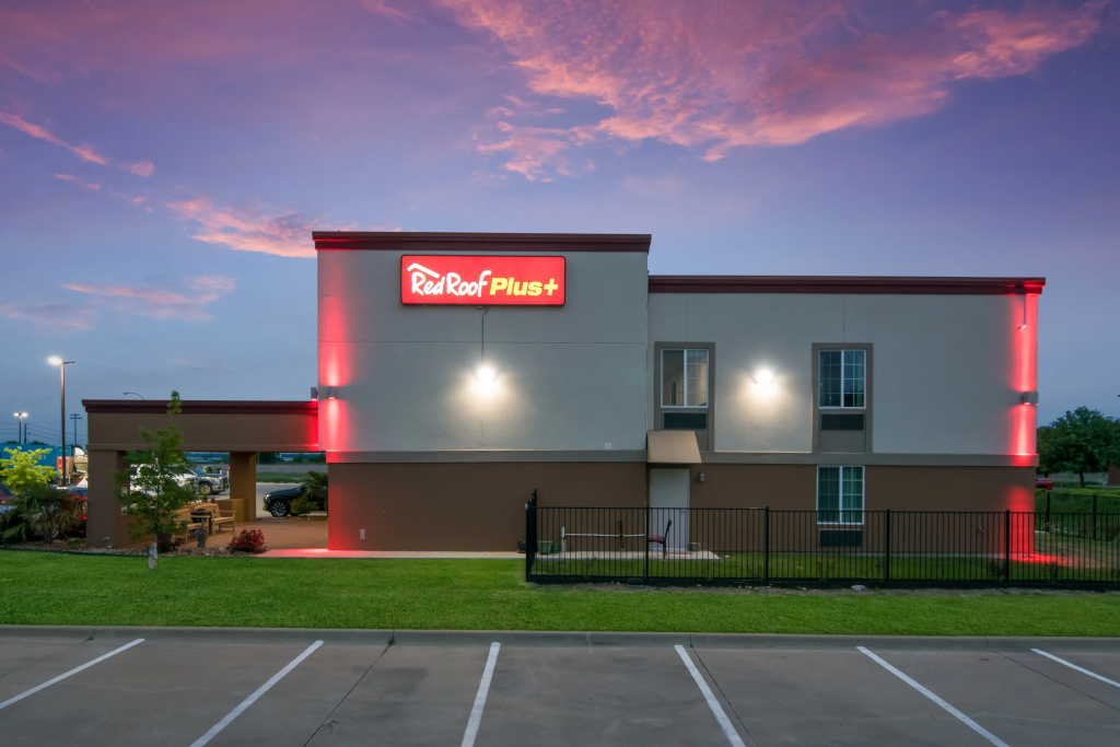Red Roof Inn PLUS+ Fort Worth - Burleson