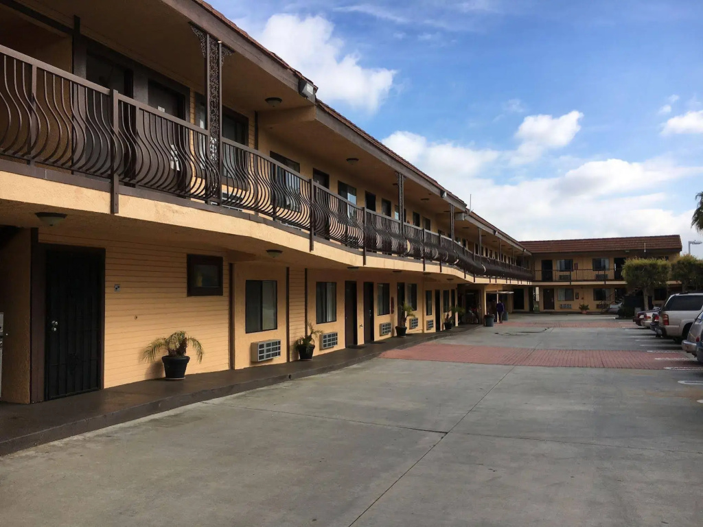 Del Amo Inn — фото