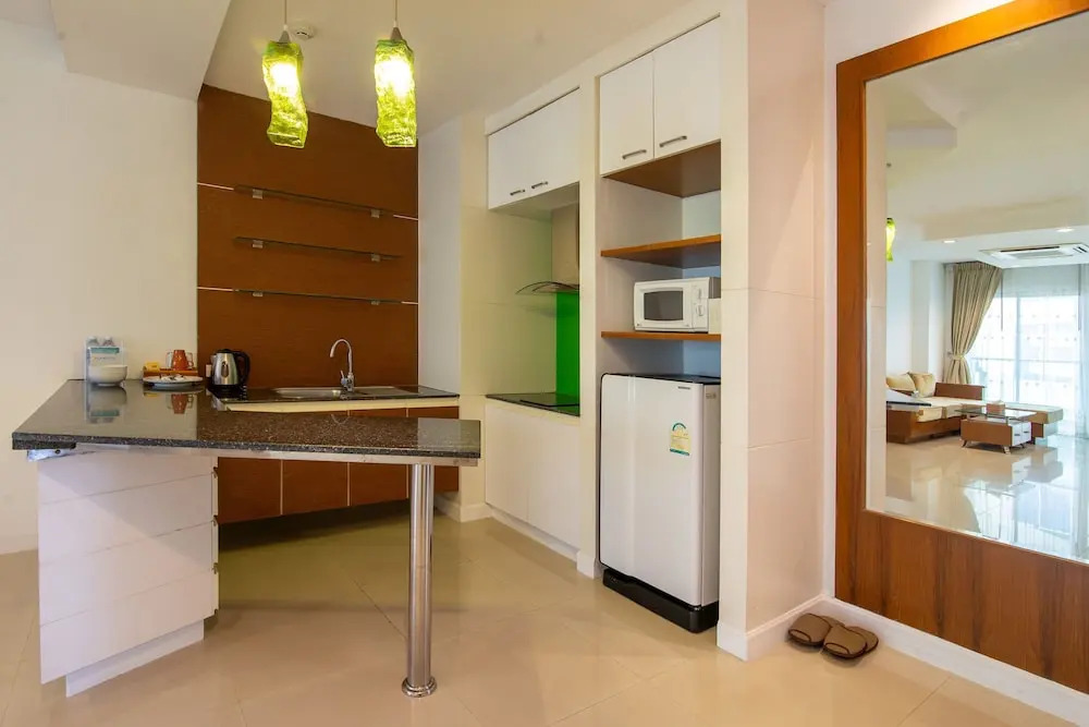 Люкс c 1 комнатой с видом на море в Royal Beach View Suites