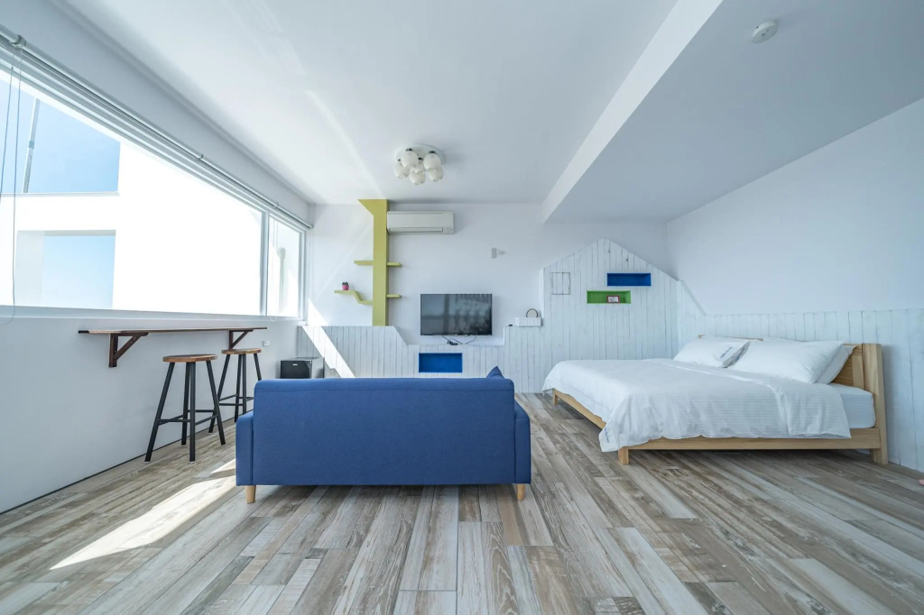 Deluxe Double room (full double bed)