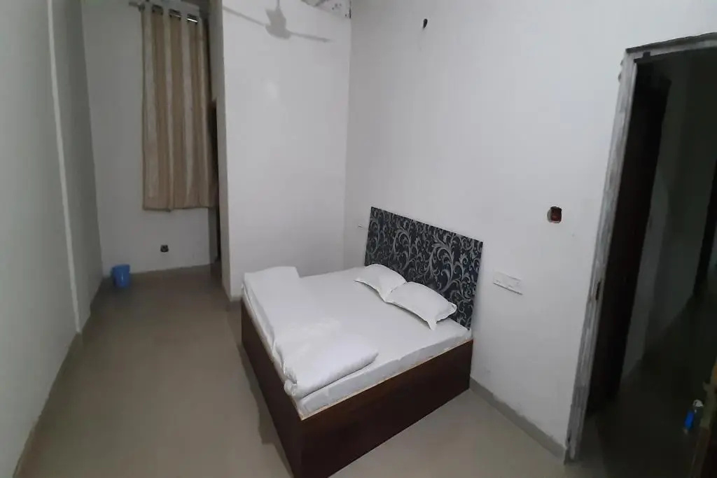 OYO 85195 Hotel Spark Inn