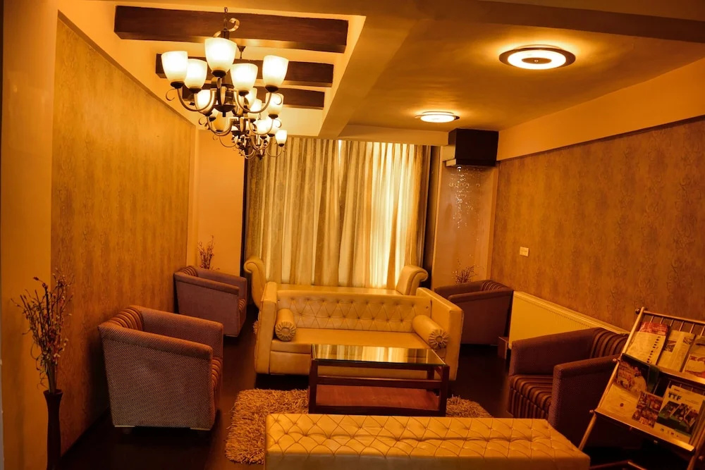 Lobby & Reception