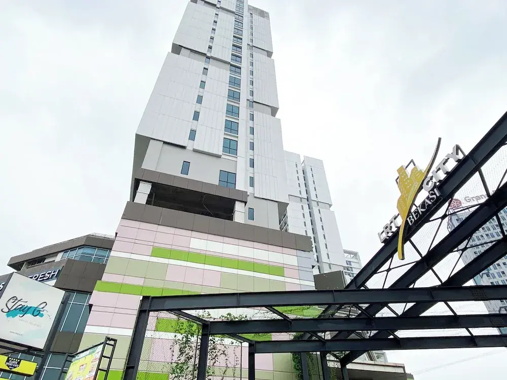 Modern Look Studio At Lrt City Bekasi Apartment