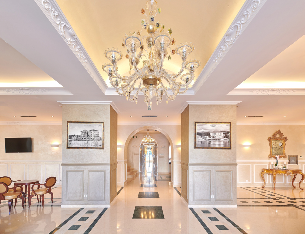 Lobby & Reception