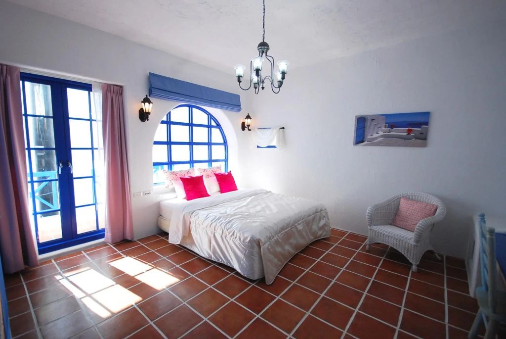 Deluxe Double room with balcony (full double bed)
