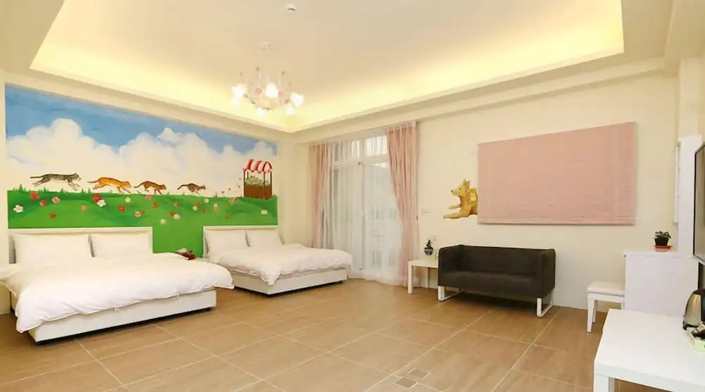 Standard Quadruple room with city view