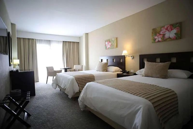 Howard Johnson by Wyndham Funes - Chambres