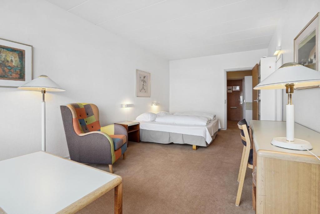 Double room (full double bed)