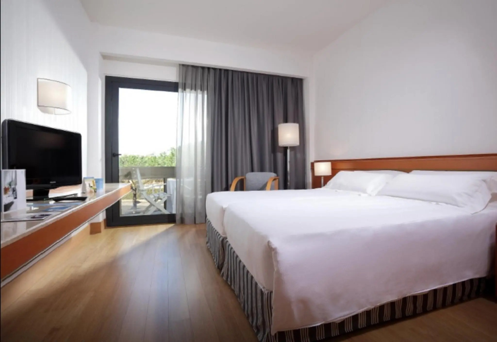 Classic Double room (full double bed)