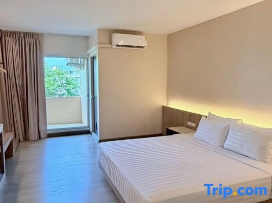Deluxe Double room (full double bed)