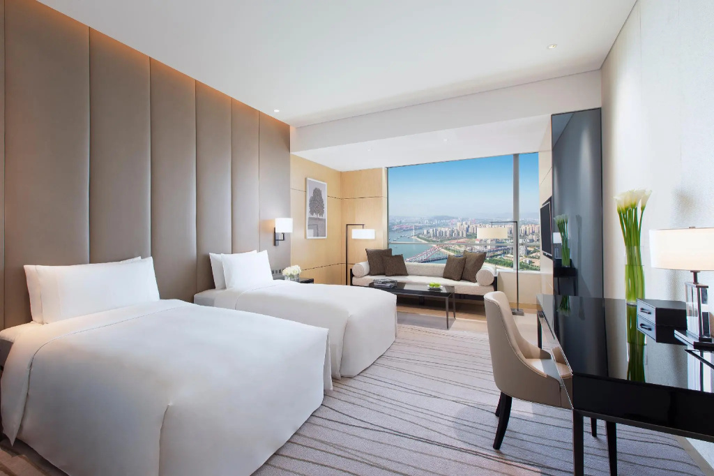Grand Double room with river view (twin beds)