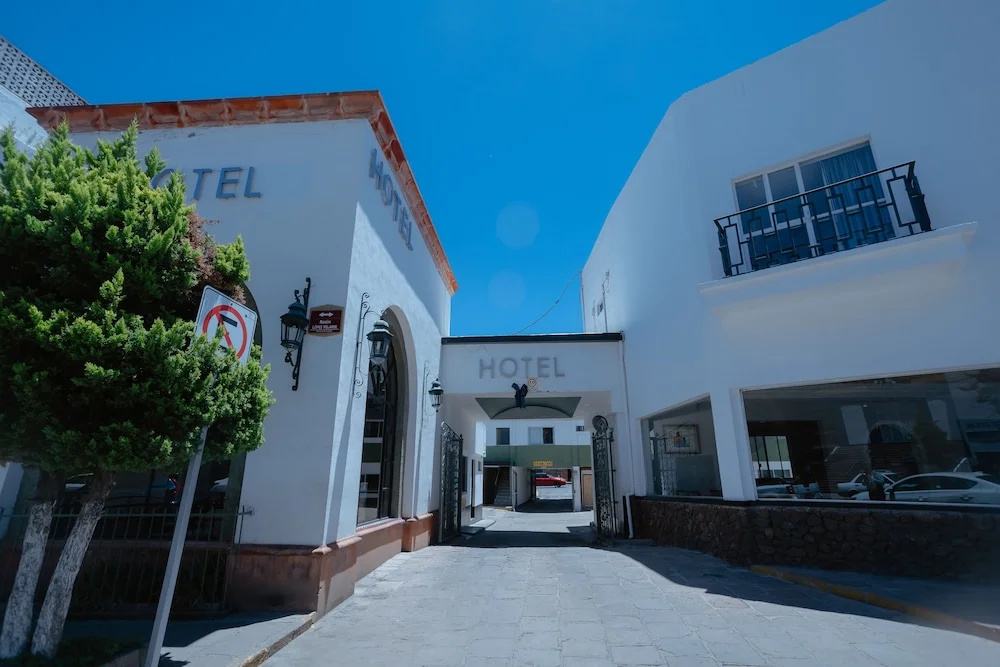 Hotel Zacatecas Courts