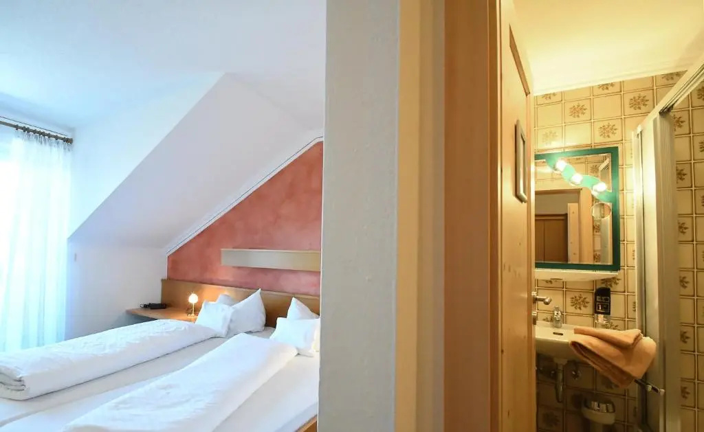 Economy room