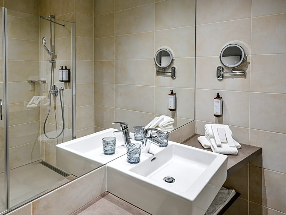 Mercure Geneva Airport - Tap to explore photos