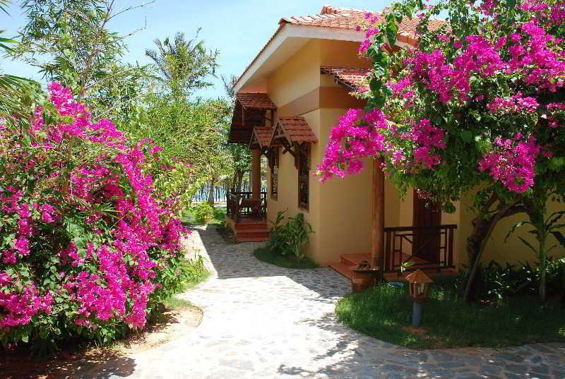 Sandhills Beach Resort & Spa