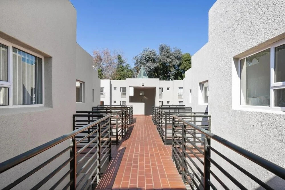 5Minutes Walk To Sandton Square Gautrain