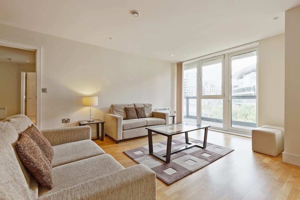 Stunning 2 Bed Apt W/balcony nr Islington