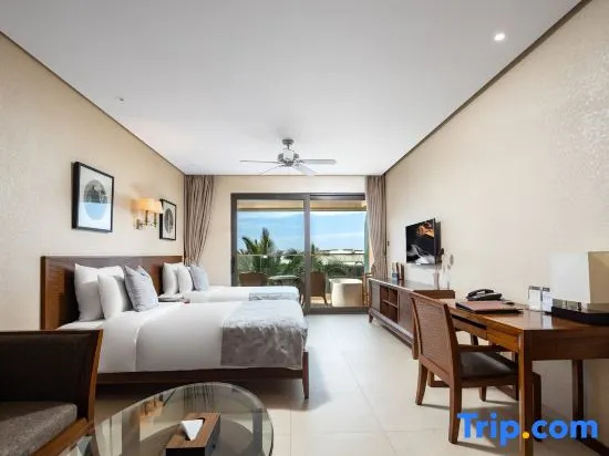 Standard room with balcony and with pool view