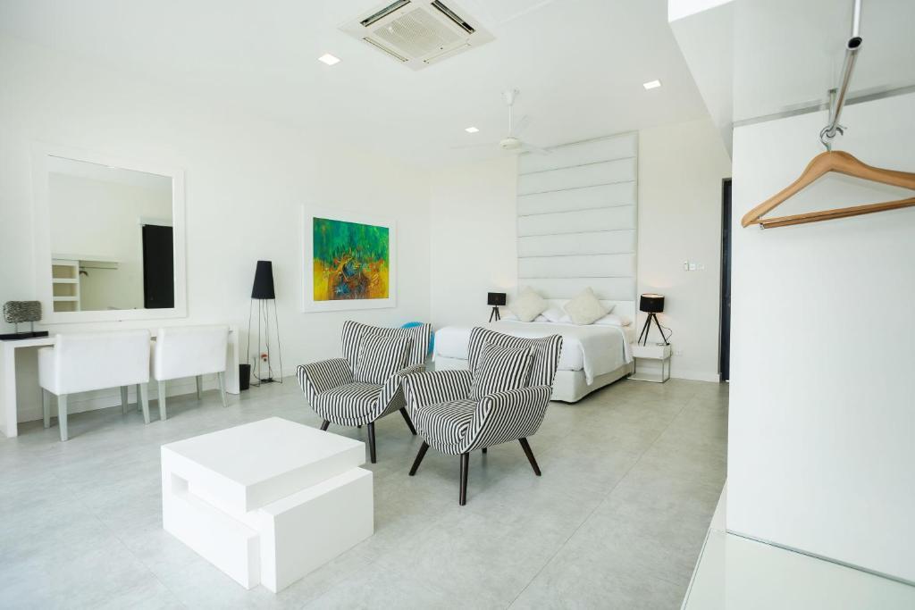 Green Turtle Villa By The Serendipity Collection