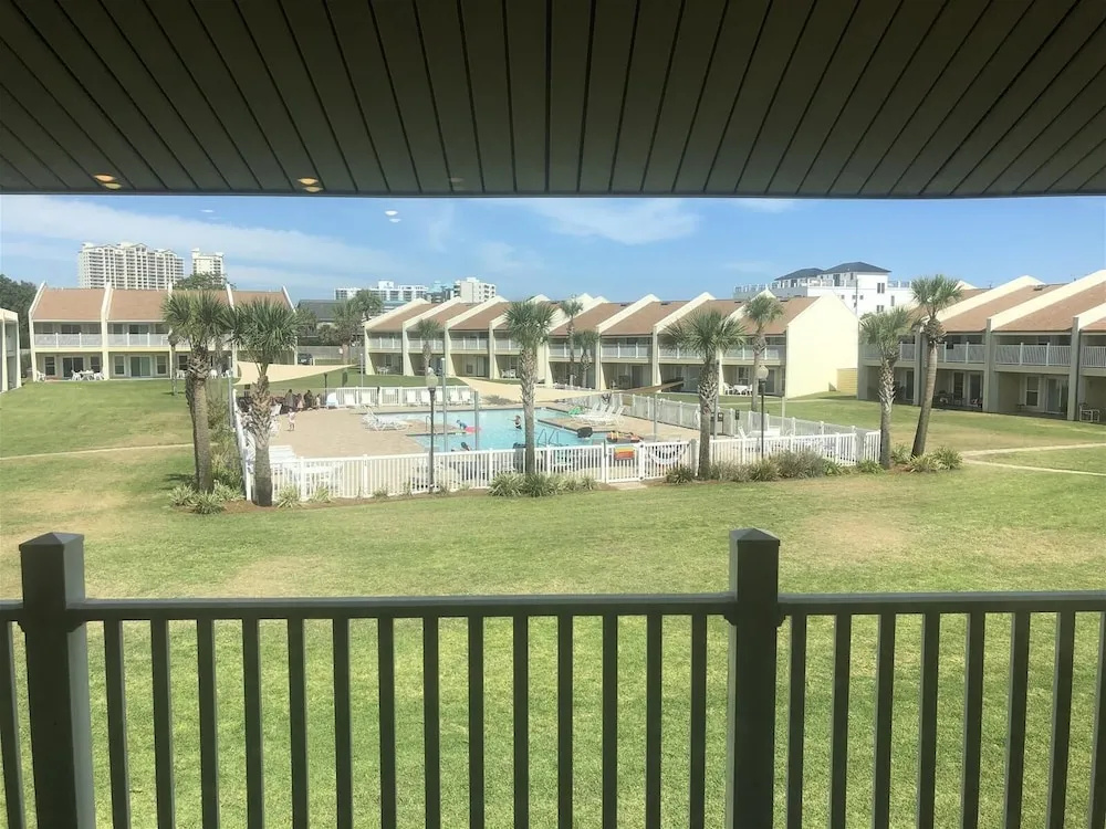 Sandy's Beach Retreat